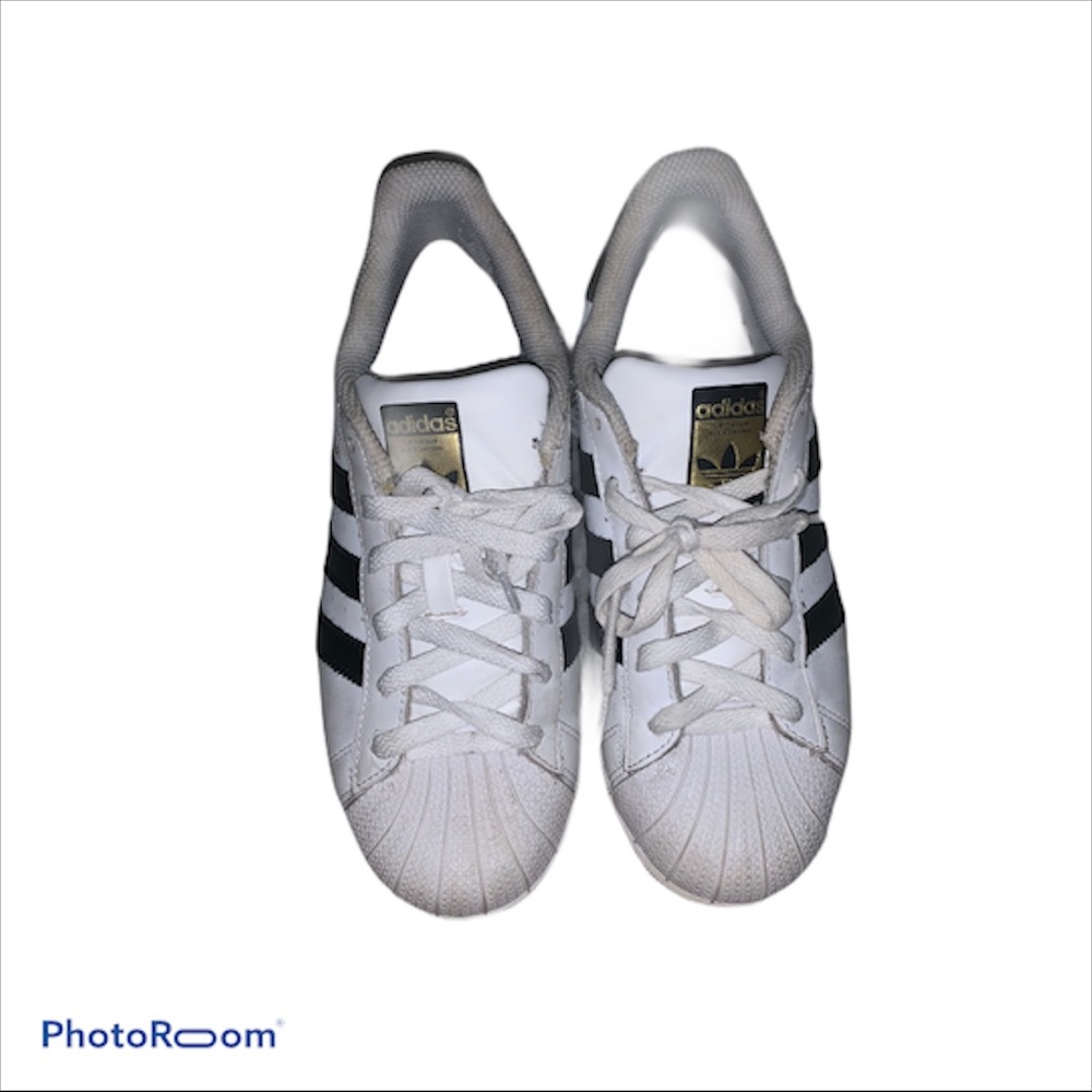 Adidas white lowtop superstars size 7 1/2